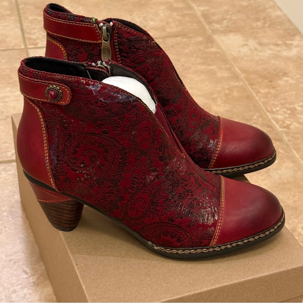 L’ARTISTE by SPRING STEP Socute Ankle Boots